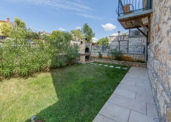 Karmen 3 Πόρετς